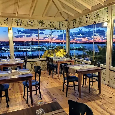 Проживание в семье Lotus Restaurant & *