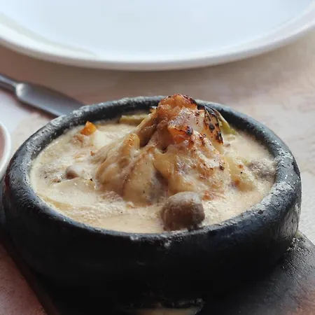 Проживание в семье Lotus Restaurant &