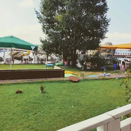 Проживание в семье Lotus Restaurant & *
