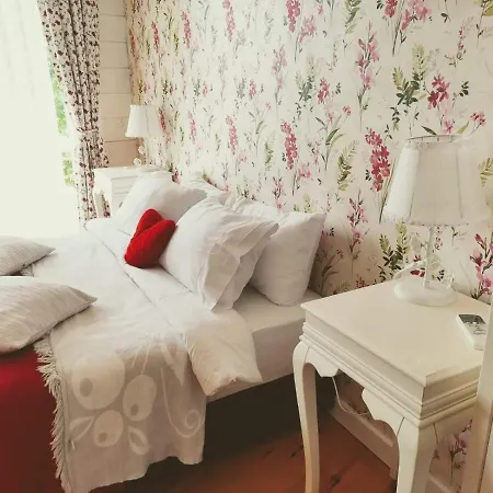 Проживание в семье Lotus Restaurant & *