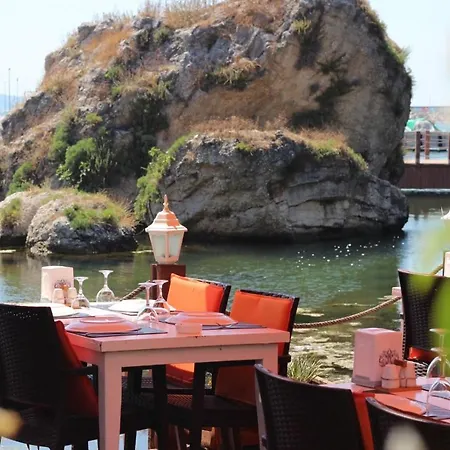 Проживание в семье Lotus Restaurant & *