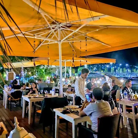 Lotus Restaurant & * Шиле