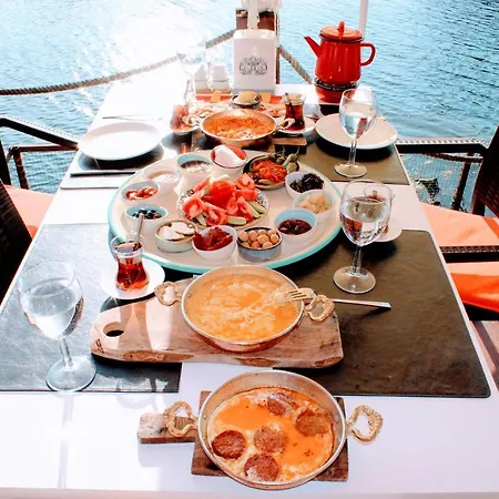 Lotus Restaurant & Проживание в семье *