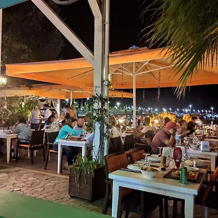 Проживание в семье Lotus Restaurant & *
