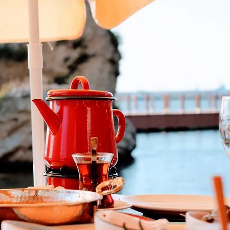 Проживание в семье Lotus Restaurant & *
