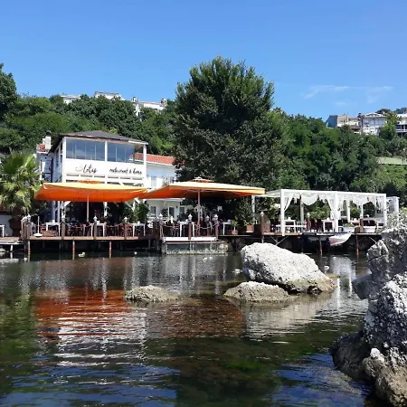 Проживание в семье Lotus Restaurant & *