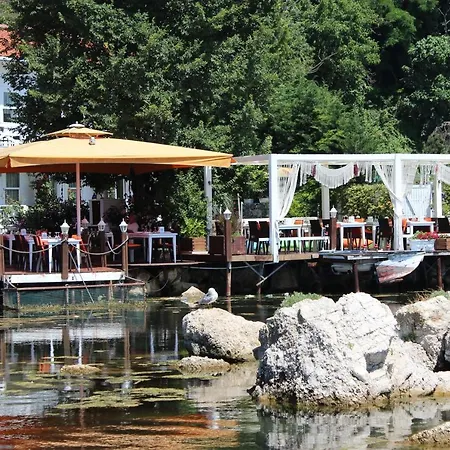 Lotus Restaurant & Homestay Sile