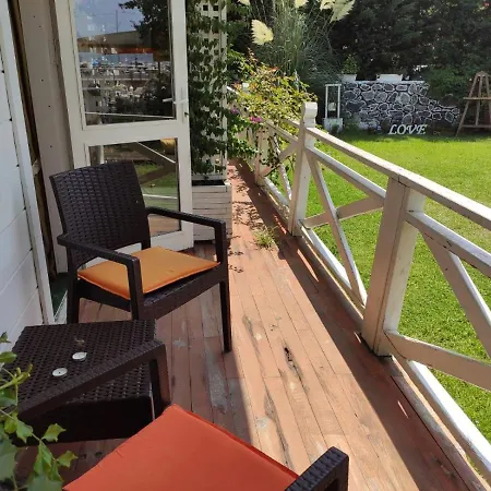 Homestay Lotus Restaurant & Sile